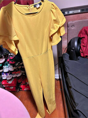 Yellow Ruffle Sleeve Jumpsuit Size Large Like New